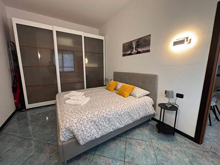 Appartamento bilocale in affitto in Viale Famagosta, Famagosta, Milano