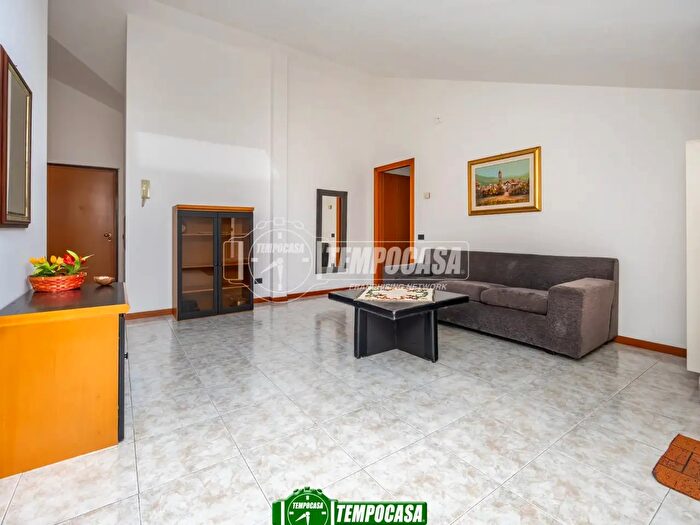 Appartamento trilocale in vendita in Via Camillo Benso Conte di Cavour d, Grezzago