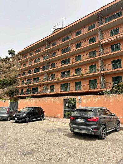 Appartamento con 8 locali in vendita in Strada Provinciale Via Umbertoterracini B Messina, Messina