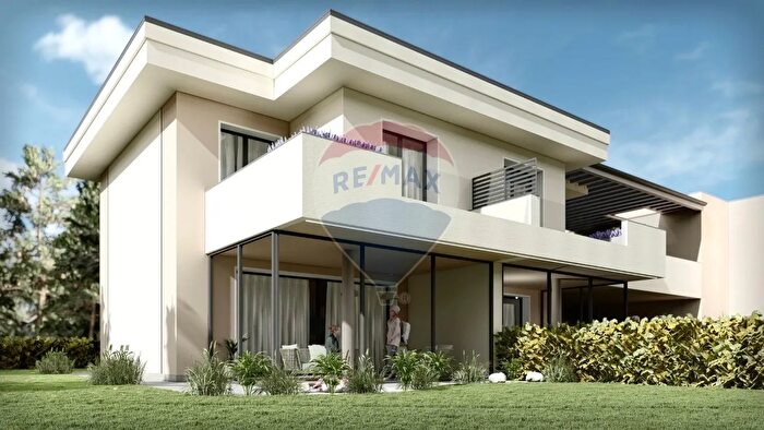 Casa con 5 locali in vendita in Peschiera Del Garda