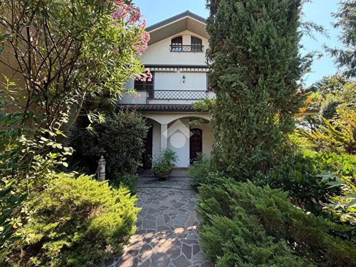 Casa con 7 locali in vendita in Cascina Novellana, Pessano Con Bornago