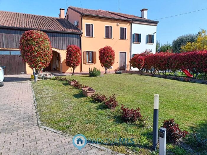 Casa con 8 locali in vendita in Via Ca Ferrante, Casalserugo