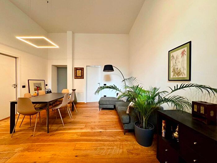 Appartamento bilocale in affitto in Via San Gerolamo Emiliani, Porta Romana Medaglie dOro, Milano