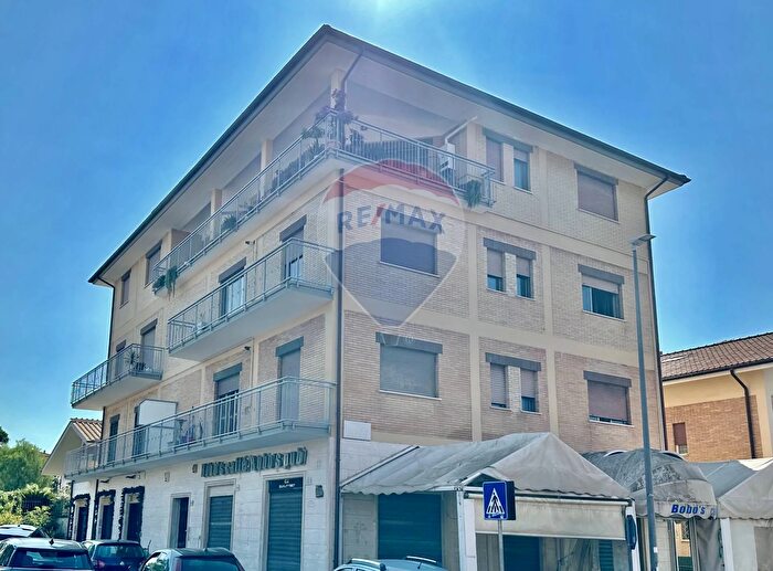 Appartamento trilocale in vendita in Via di Selva Nera, Roma