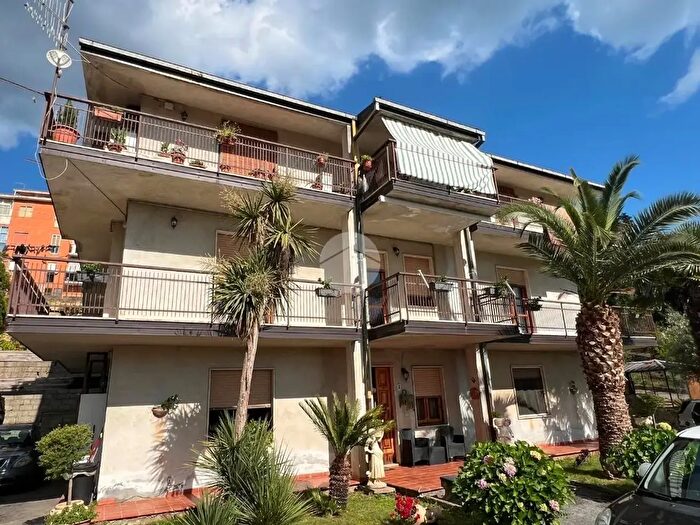 Appartamento trilocale in vendita in Via Eugenio Altomare, Rogliano