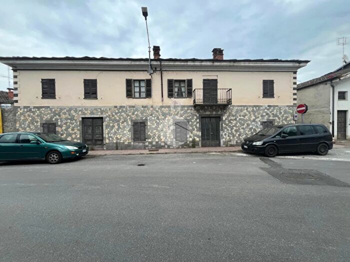 Casa con 7 locali in vendita in Via Carlo Alberto, Barge