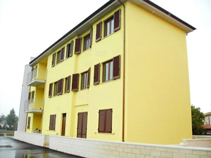 Appartamento con 5 locali in vendita in Piazza Ruggeri, Monte Roberto