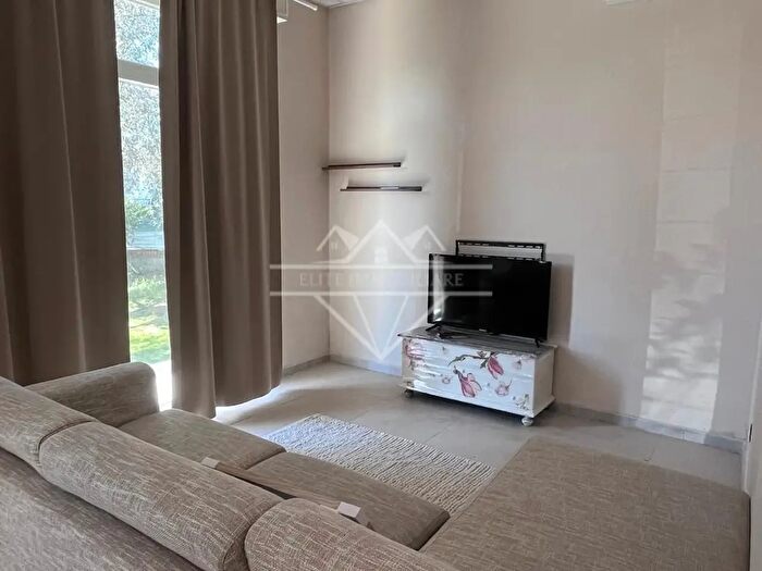 Appartamento con 5 locali in affitto in Sarzana