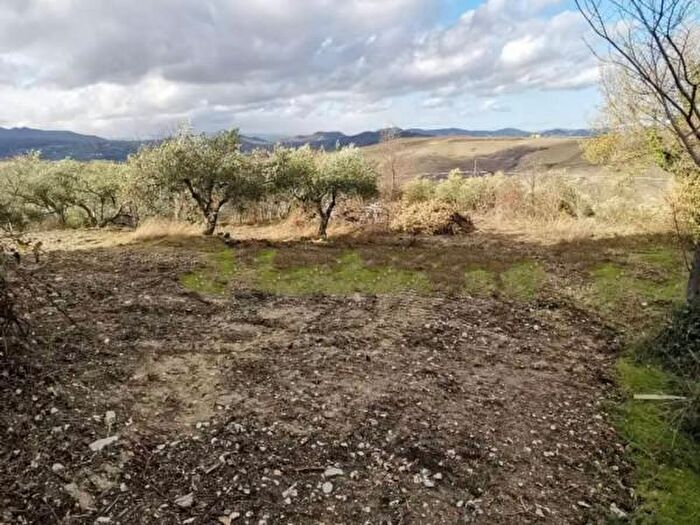 Casa quadrilocale in vendita in Contrada Bosco Pampini, Acquaviva Collecroce