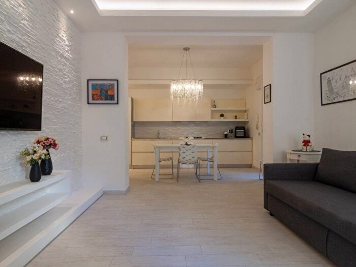 Appartamento quadrilocale in affitto in via Manzoni, Centro, Follonica