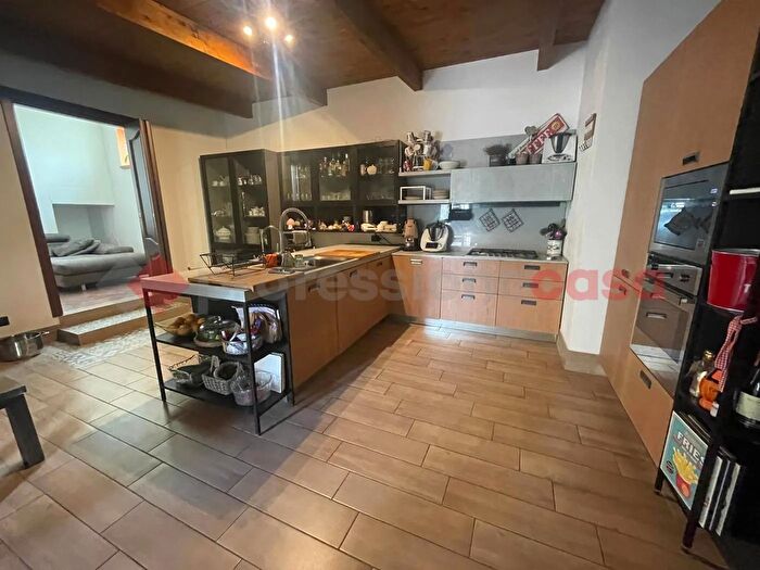 Case in Vendita e in Affitto - 3