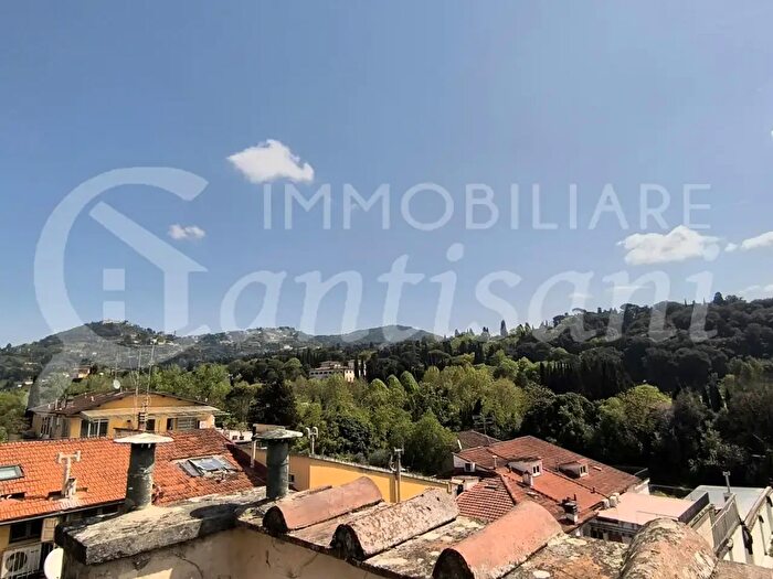 Appartamento quadrilocale in vendita in Via Francesco Caracciolo, Firenze