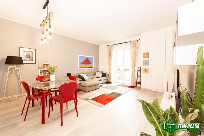 Appartamento trilocale in vendita in Via Copernico, Milano