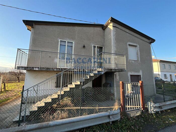 Casa in vendita in Via Stecchetti, Faenza