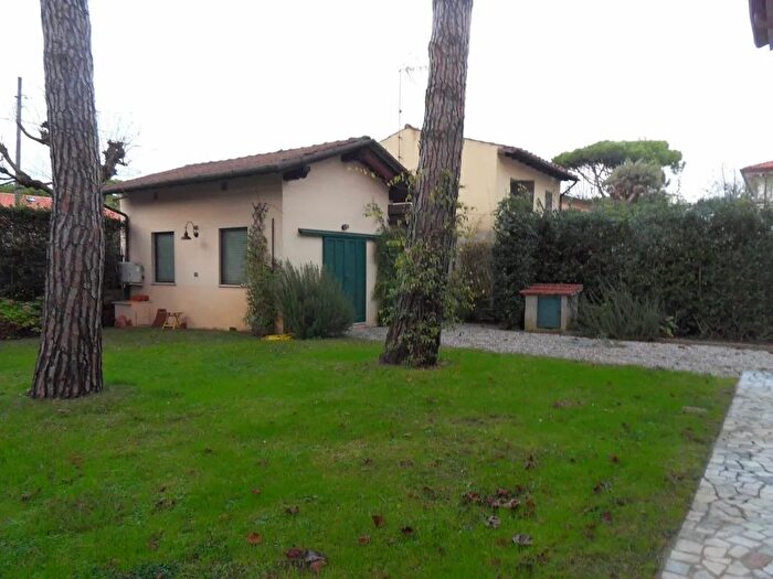Casa con 7 locali in vendita in Via Ammiraglio Morin a, Forte Dei Marmi