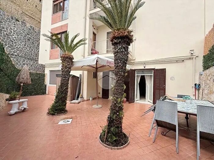 Appartamento quadrilocale in affitto in Via Posillipo, Napoli