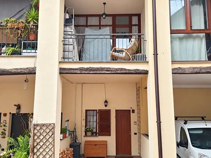 Appartamento trilocale in vendita in Via Ferrante Brioschi, Besana In Brianza