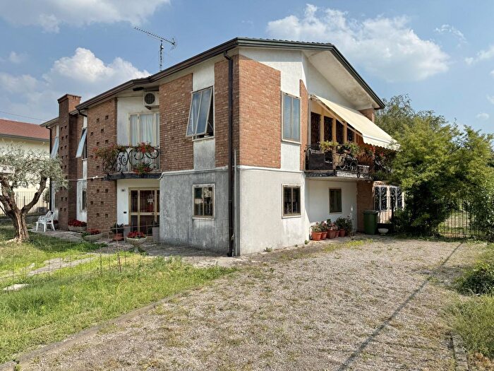 Casa con 5 locali in vendita in Via Goffredo Mameli, Solesino