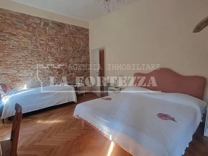 Appartamento con 6 locali in affitto in Via Santa Maria, Santa Maria, Pisa