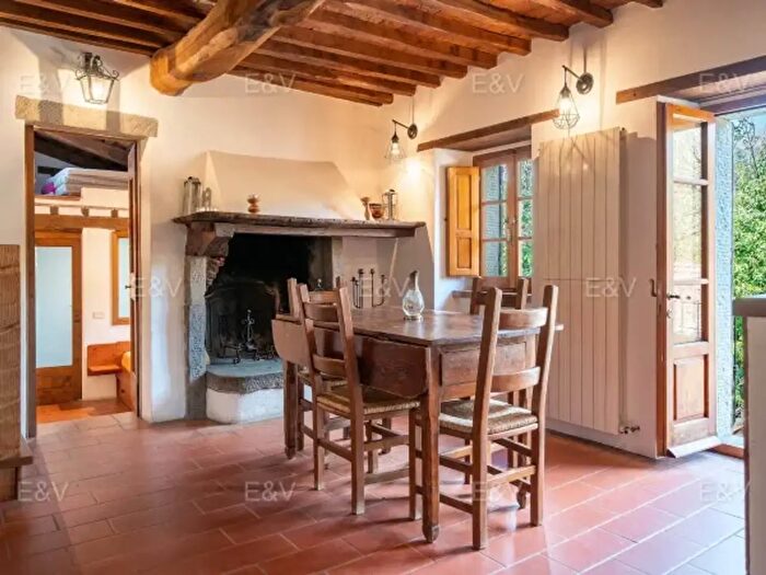 Casa con 6 locali in vendita in Case Sparse Mercatale, Cortona