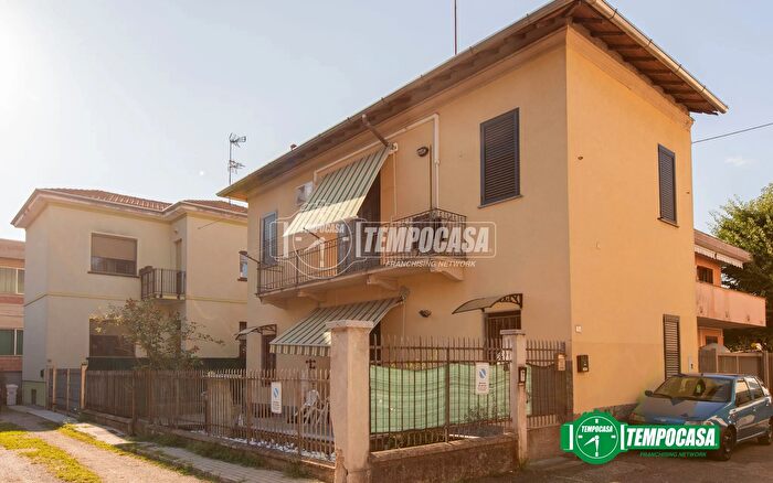 Casa trilocale in vendita in Via Laveno, Busto Arsizio