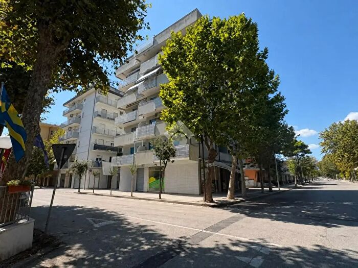 Appartamento trilocale in vendita in Viale Antonio Canova, Cesenatico