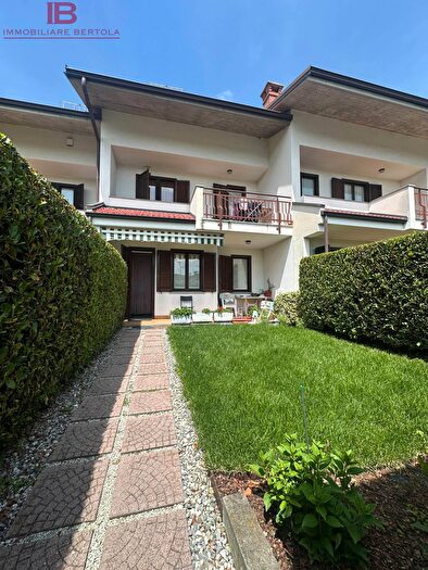 Casa con 7 locali in vendita in Via Prazzo, Cuneo