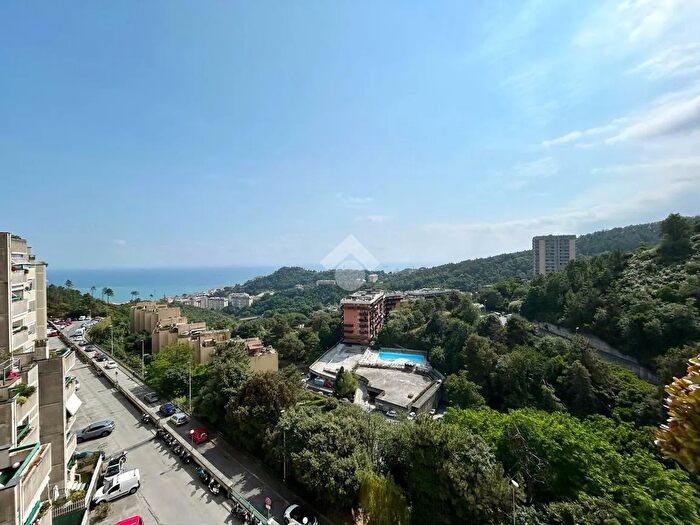 Appartamento quadrilocale in vendita in Via Emilio Salgari, Genova