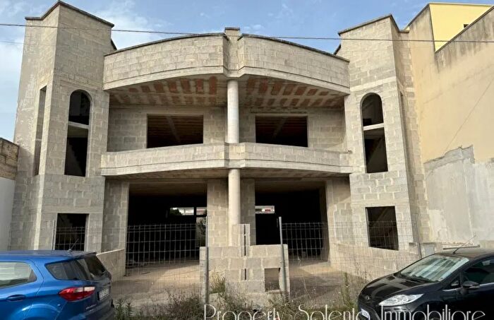 Appartamento con 6 locali in vendita in Via San Vincenzo Ugento Residenziale, Ugento