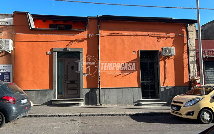 Casa con 8 locali in vendita in Via Duca degli Abruzzi, Catania