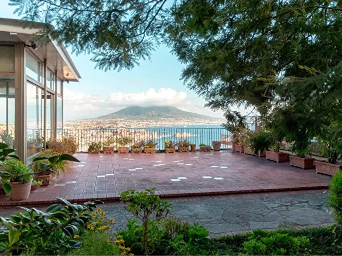 Appartamento con 5 locali in vendita in Via Alessandro Manzoni, Napoli