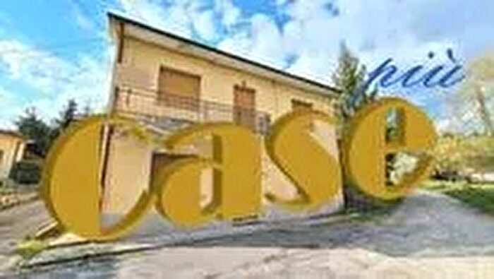 Casa con 10 locali in vendita in Camaiore