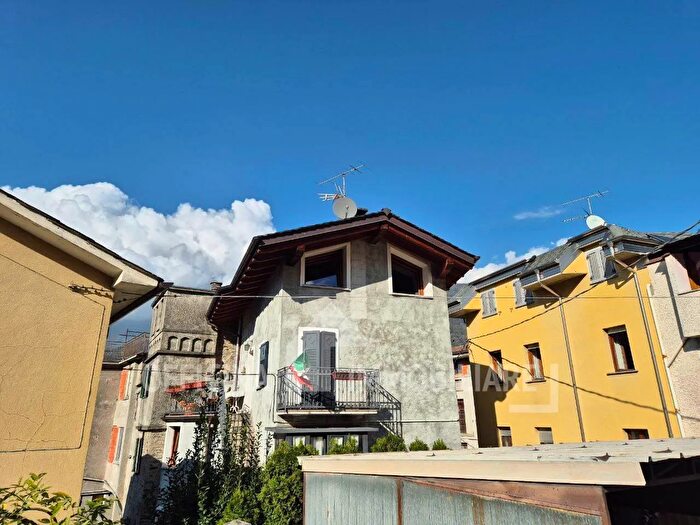 Casa con 5 locali in vendita in Via Valenti, Talamona