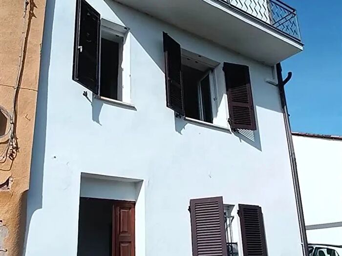 Casa quadrilocale in vendita in Ziano Piacentino