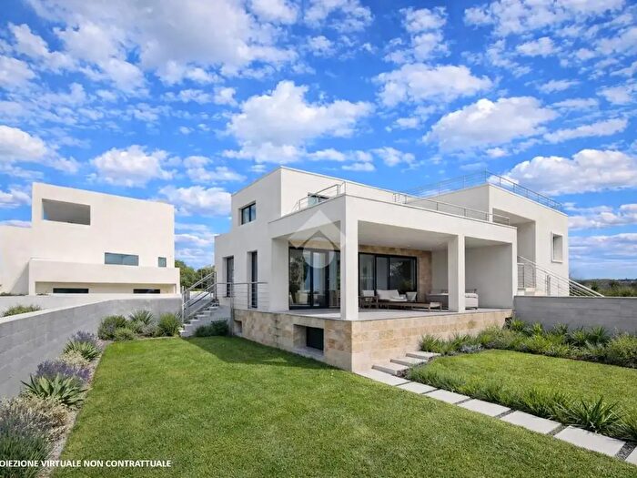 Casa quadrilocale in vendita in Via Giuseppina Ruzittu, Arzachena