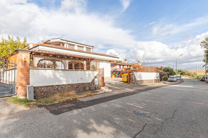 Casa quadrilocale in vendita in Via Spagna, Guidonia Montecelio