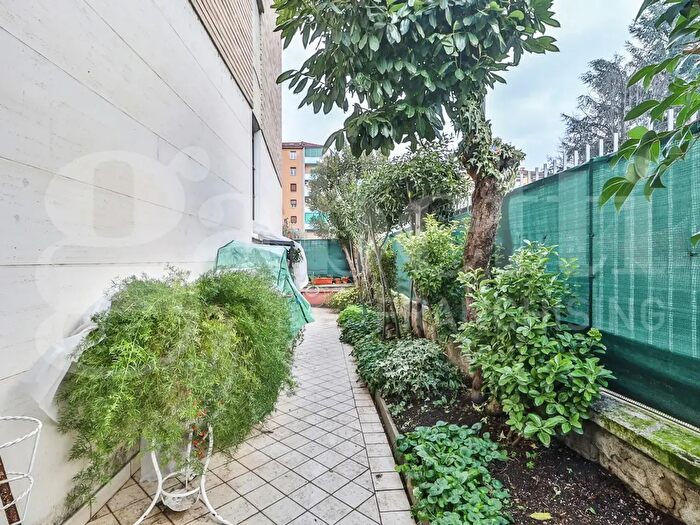 Appartamento trilocale in vendita in Via Benedetto Marcello, Bologna