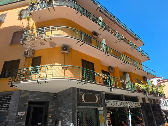 Appartamento con 7 locali in vendita in Via Michelangelo Schipa, Napoli
