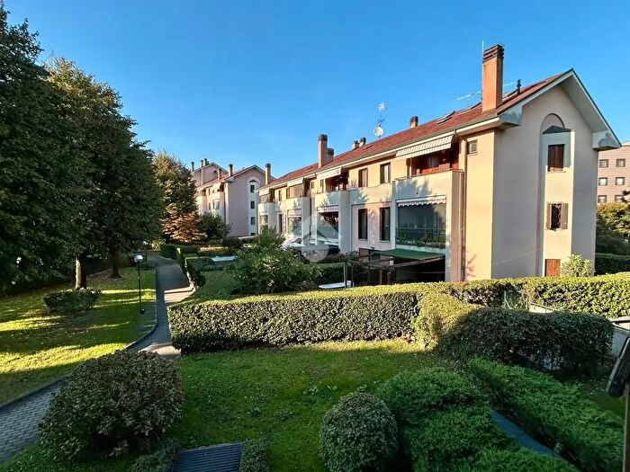 Appartamento trilocale in vendita in Via Ciniselli, Settimo Milanese