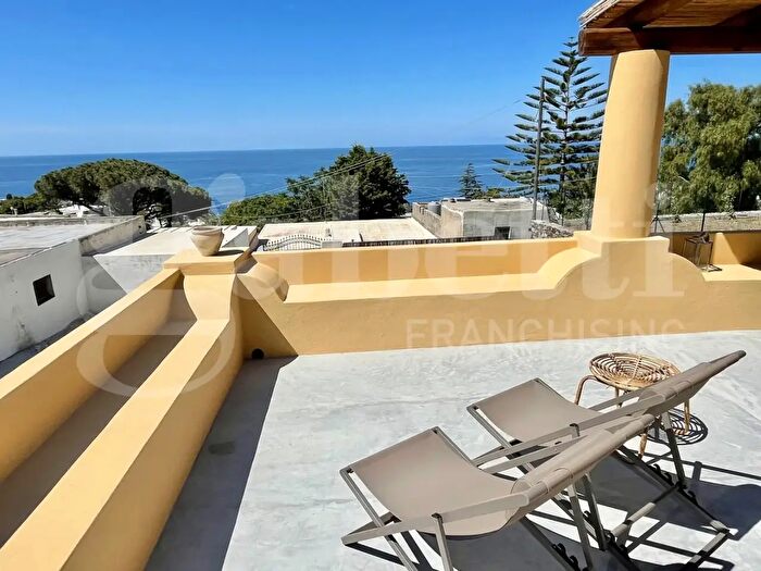 Casa trilocale in vendita in Via Fratelli Mirabito Snc, Malfa