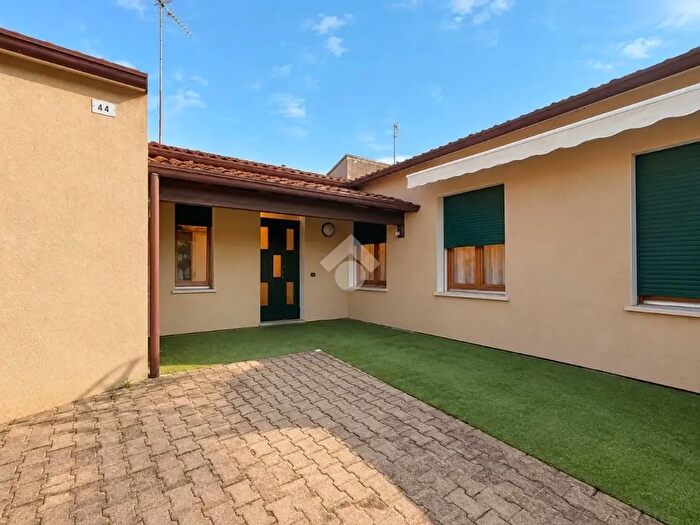Casa trilocale in vendita in Via Molinetto, Argenta