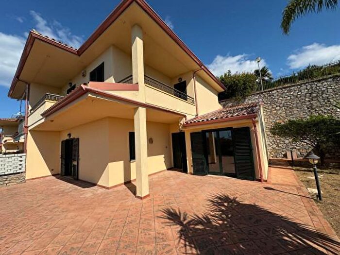 Casa con 5 locali in vendita in Via della Madonnina, Diamante