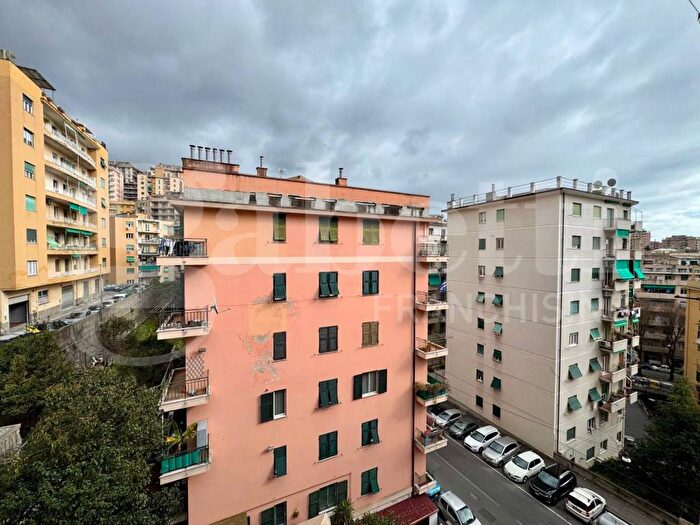 Appartamento trilocale in affitto in Via R Ricca, Marassi, Genova