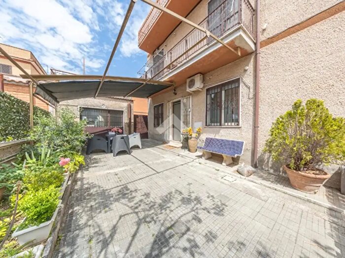Appartamento quadrilocale in vendita in Via Arturo Onofri, Roma