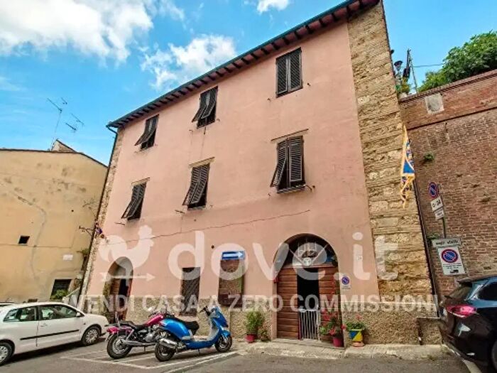 Appartamento con 6 locali in vendita in Massa Marittima Snc, Massa Marittima