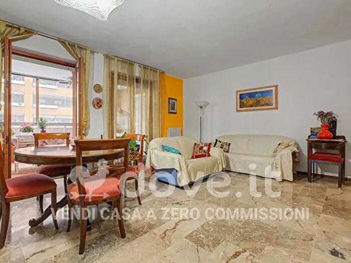 Appartamento trilocale in vendita in Via Emilio Lussu, Milano