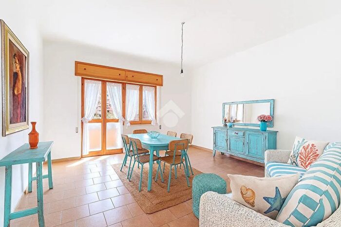 Casa con 8 locali in vendita in Via Domenico Millelire, Castelsardo