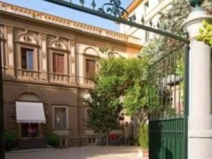 Appartamento con 20 locali in vendita in Firenze