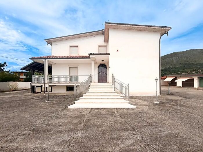 Casa con 12 locali in vendita in Via Lorenzo E Pietro Orlandi, Avezzano