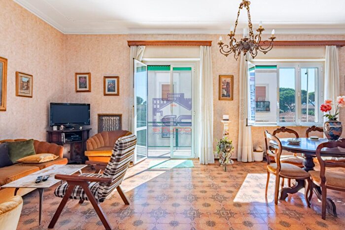 Appartamento con 5 locali in vendita in Livorno